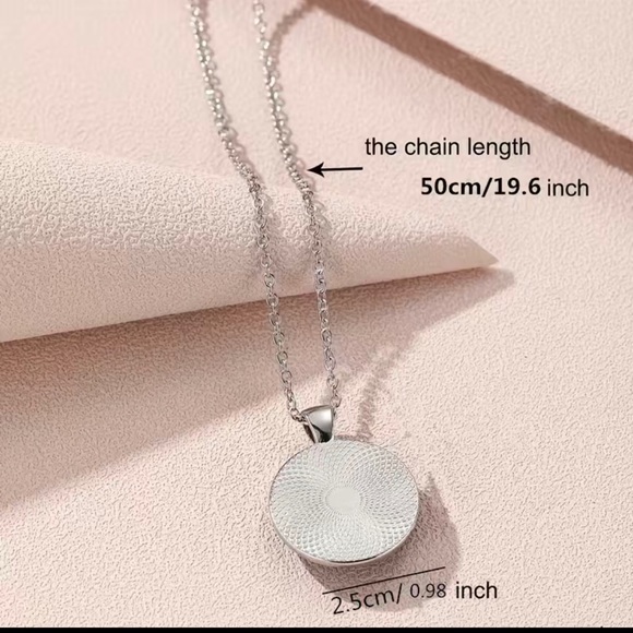 🆕❗️ Creative Cute Butterfly Round Pendant Necklace & Bracelet & Earrings Set - Picture 6 of 6